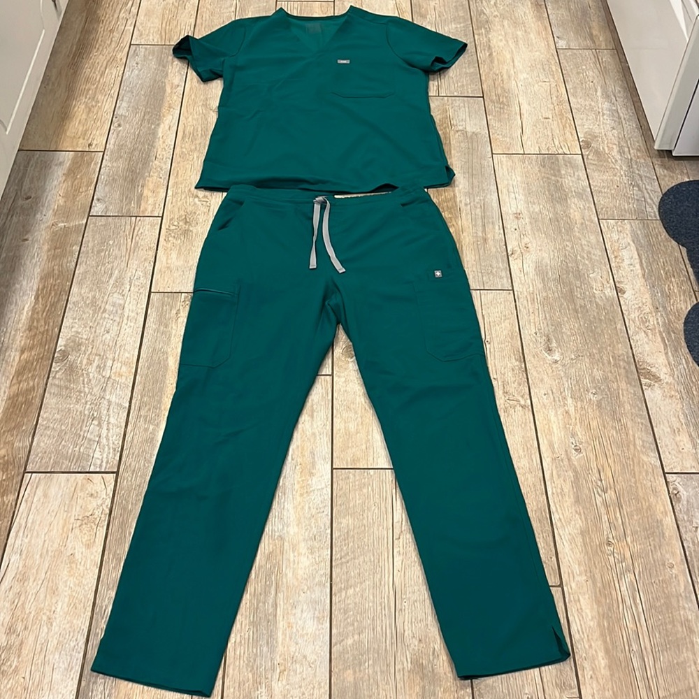 Figs scrub set in green, size medium